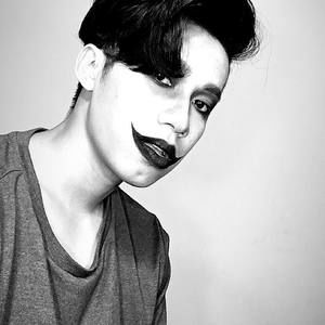 Meet your Posher, Trung tin